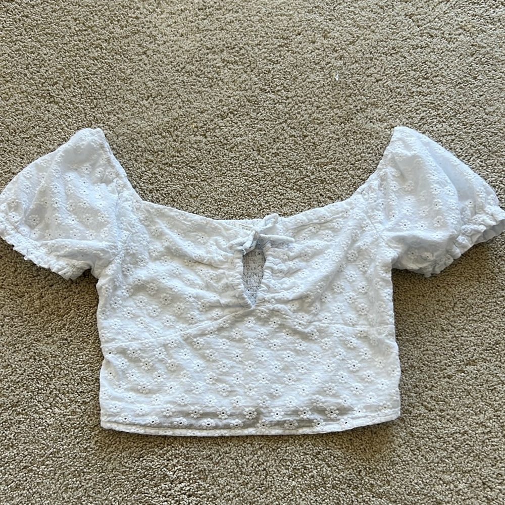 White eyelet crop top size xs/sm
